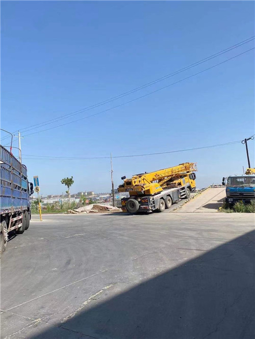 漳县25吨吊车的租赁价格大概是多少？