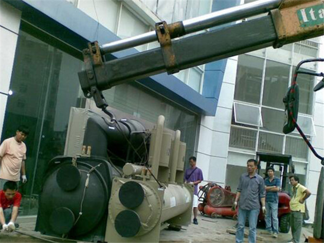 漳县随车吊和汽车吊的核心区别是什么？哪种更省钱？