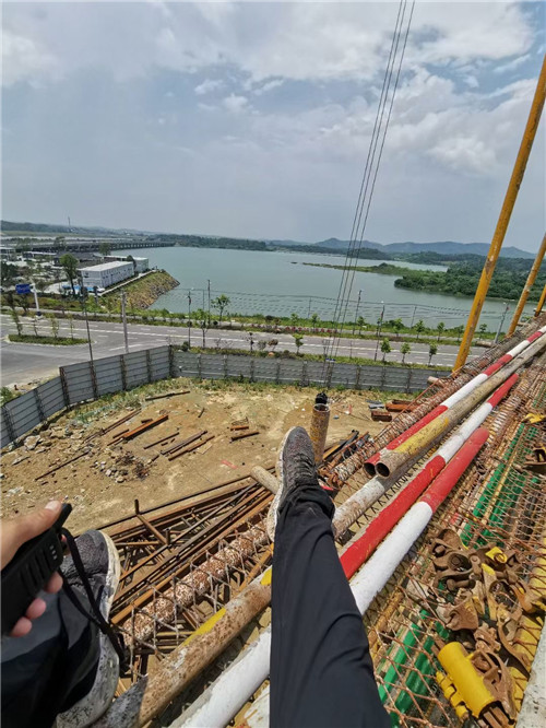 漳县作业中发生设备损坏或人员意外，责任怎么划分？